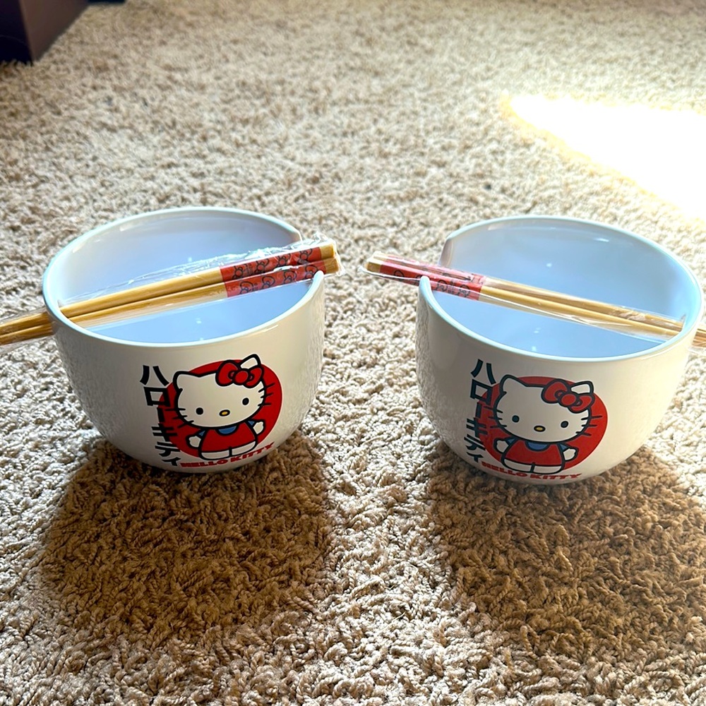 Hello Kitty Noodle Bowls with Chopsticks